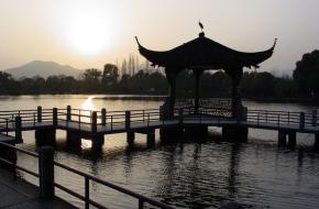 西湖三潭印月天气 西湖三潭印月天气